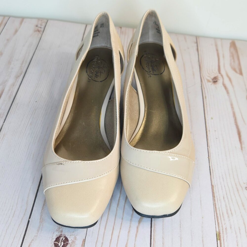 LifeStride Grandeur Cream Wedge Pumps Women’s 7.5 Square Toe Comfort Heels